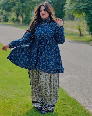 Style redefined with this timeless 3-piece outfit