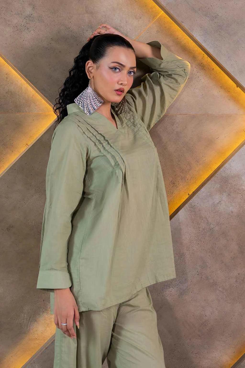 Step out in style with this chic Women's Co-Ord Set featuring a sophisticated grey corduroy fabric. This stylish ensemble comes with a shirt and trous
