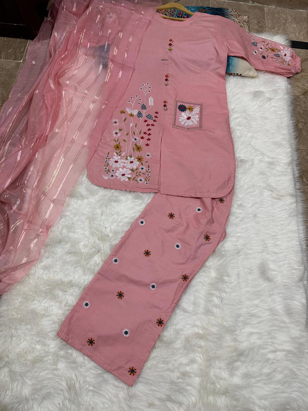 3 Pcs Women’s Stitched Embroidered Elegant Suit