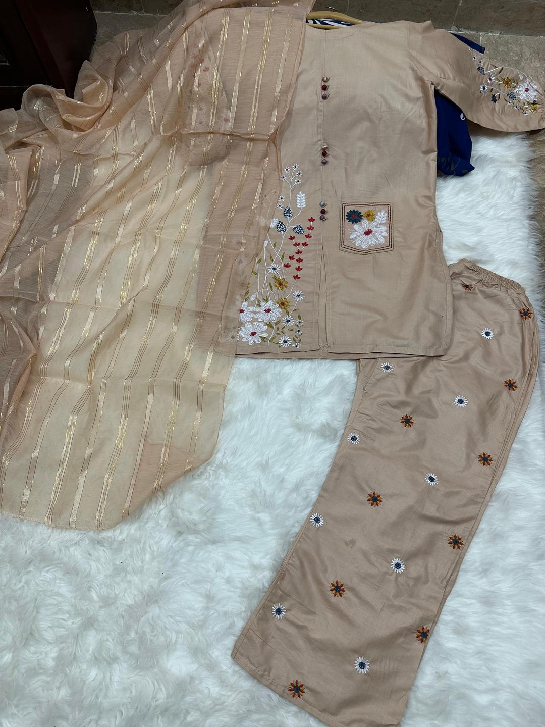 3 Pcs Women’s Stitched Embroidered Luxury Suit