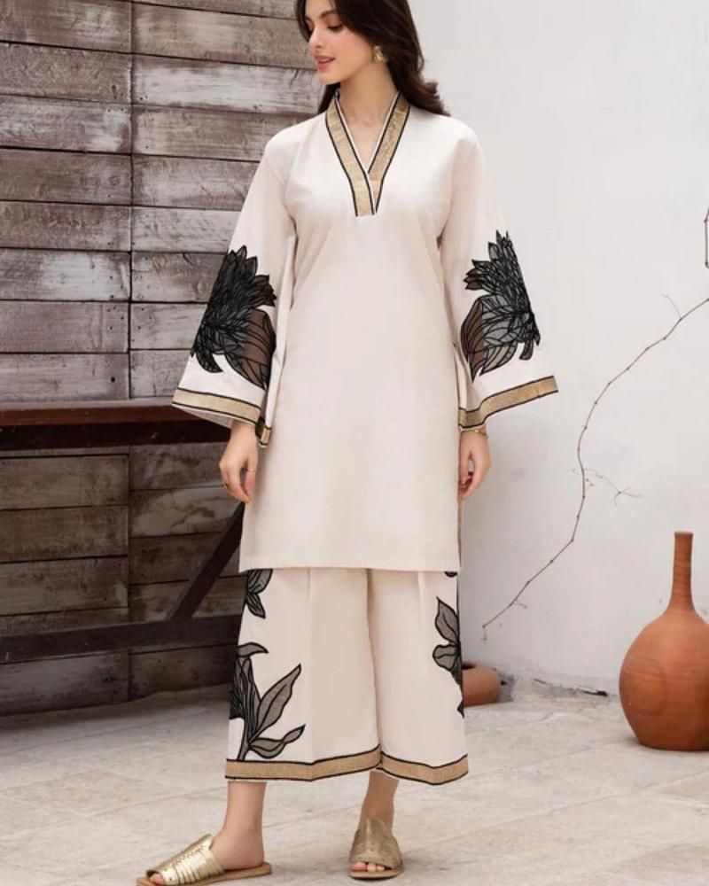 3 Pcs Women's Stitched Embroidered Suit – Signature Festive Wear